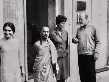 L-R Maria Schmid Miejska, Svami Satyananda, Wilhelmine & Prof. Keyserling