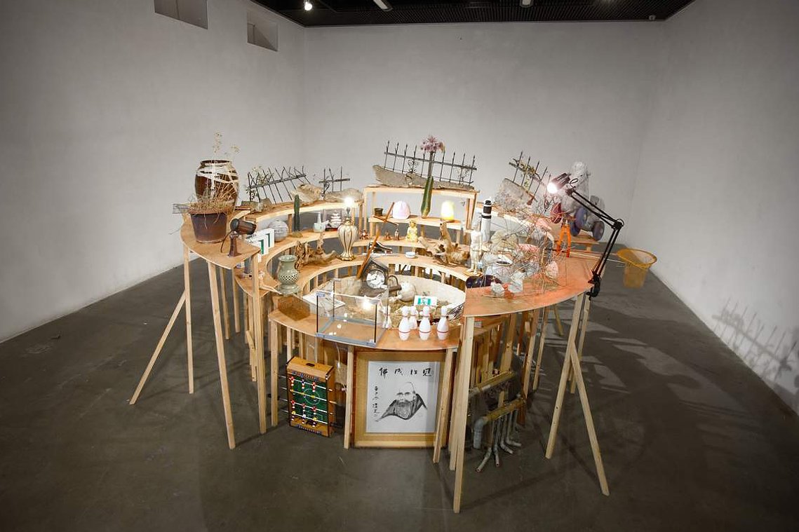 Junghun Kim, South Korea, Objects that just flow and slip away therefore they become subsided