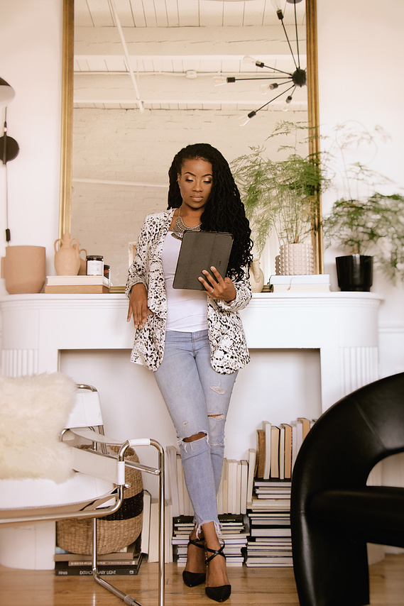 Montreal Photography Candice Pantin Personal Branding Realtor Cindy Charles
Modern Minimalism Studio
