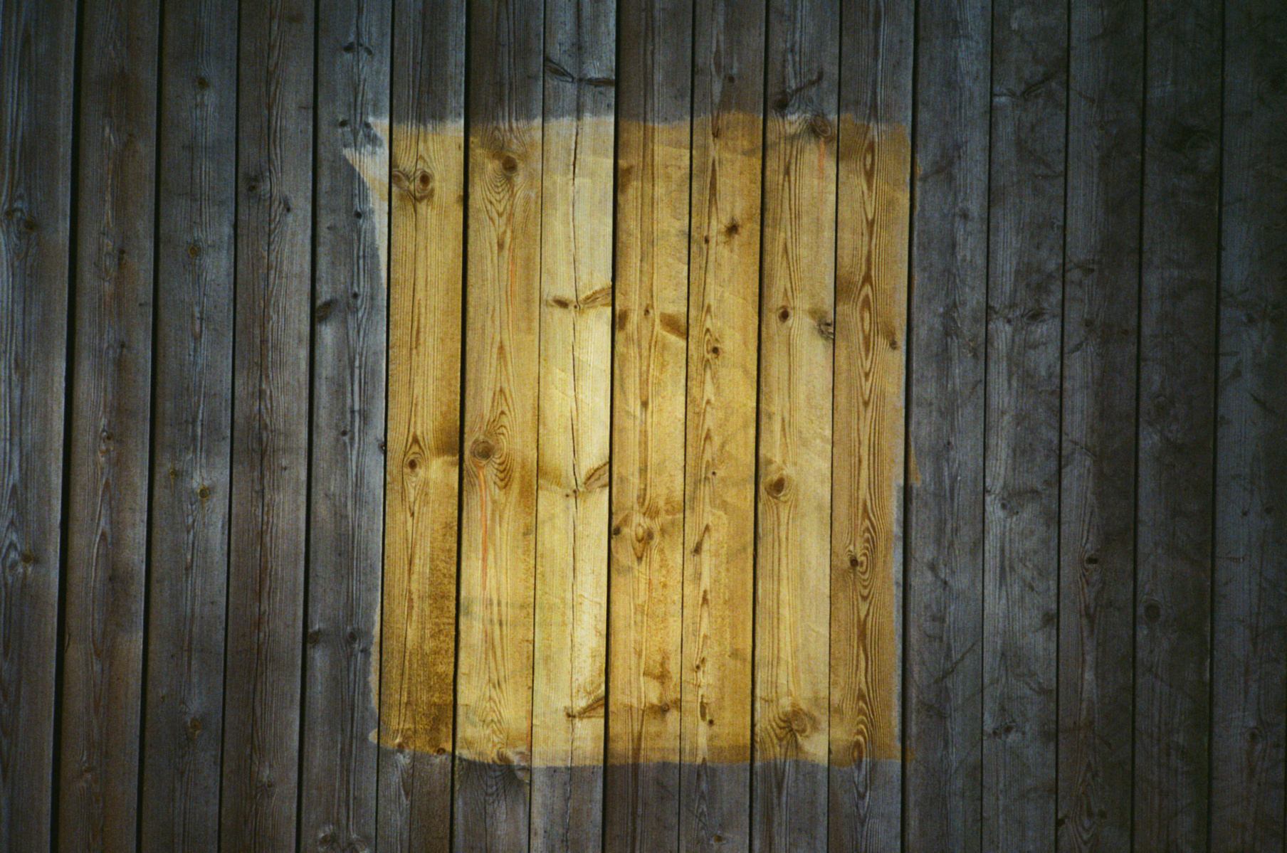 A fence with a central area bleached