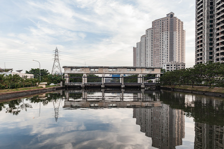 On assignent for ETH Zürich. Flood barriers on the Ciliwung river in Jakarta built to prevent sea water from entering and flooding the city.