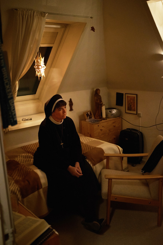 Søster Anna Mirijam på sit værelse