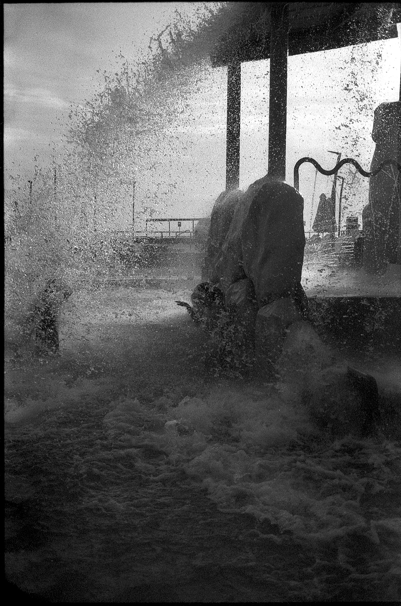fotografia analogica
35mm
canon eos elan IIe
ilford delta 400
expired film
film photography
Juan Pablo Aragón
Lima Perú