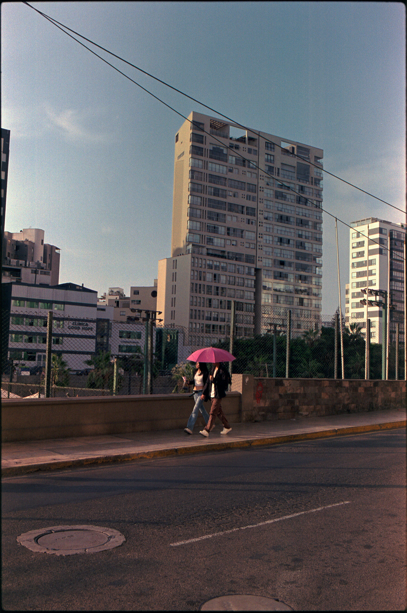 fotografia analogica
35mm
canon eos300
film photography
Juan Pablo Aragón
Lima Perú