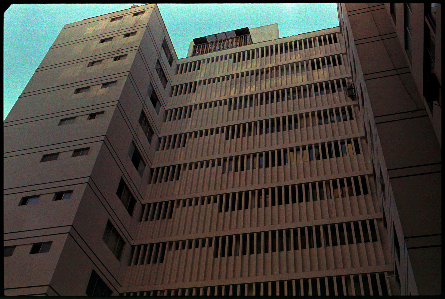 fotografia analogica
35mm
canon eos300
film photography
Juan Pablo Aragón
Lima Perú