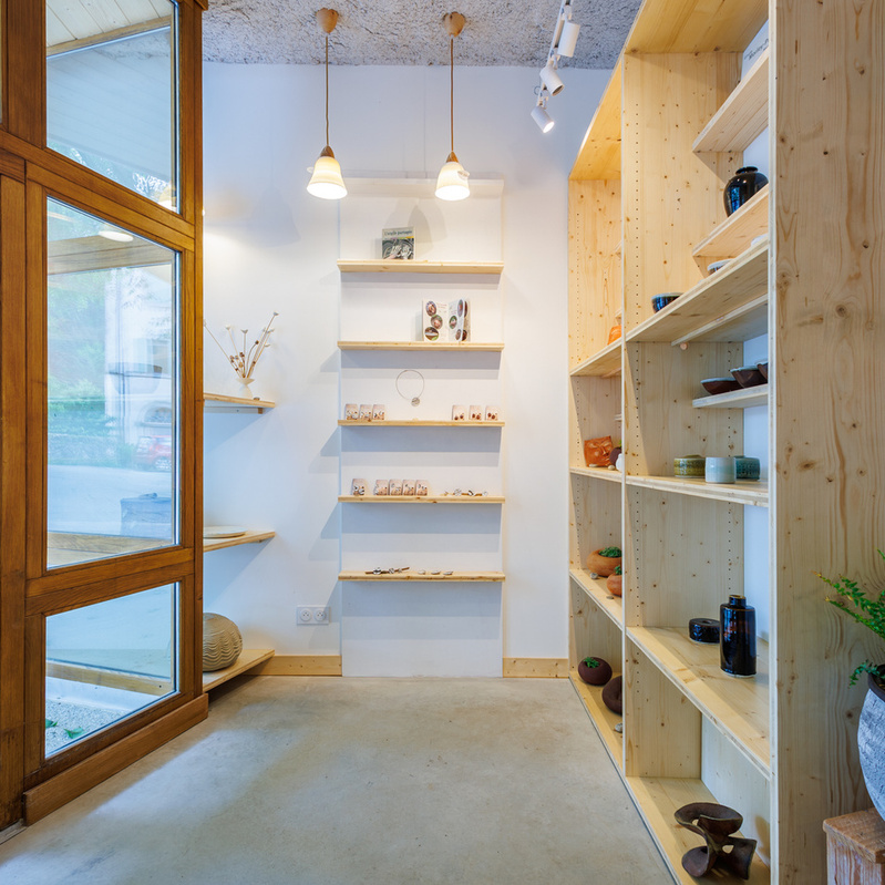 alt="Boutique céramistes Ardèche Saint Pierreville".