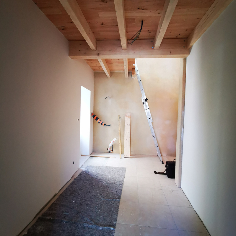 <img src="rénovation de maison.jpg" alt="rénovation de maison en Ardèche par un architecte" />