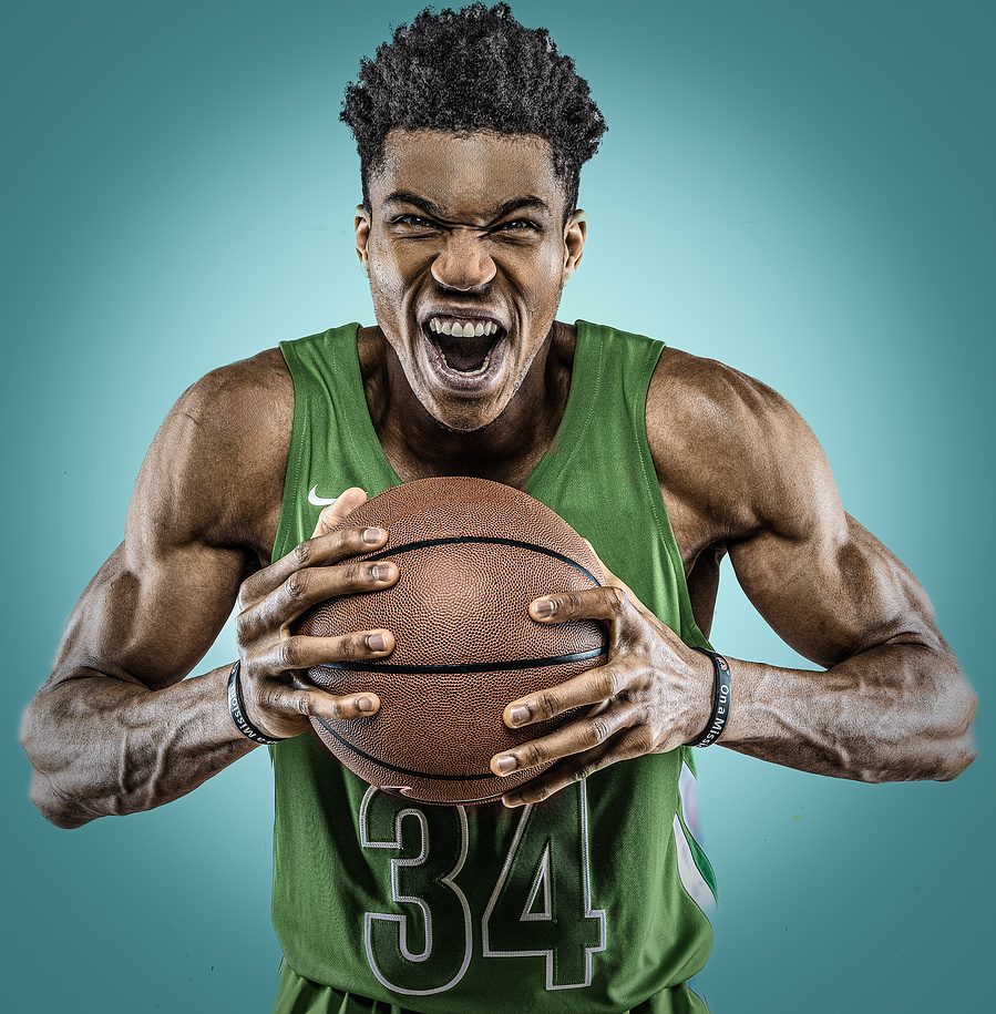 Portrait og Giannis Antetokounmpo from the NBA holding a basketball