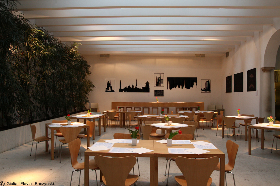 This is "Ucronia", part of a site specific of the artist Marcello Ghirardi Paganella, realized for the Centenary of Futurism, an event held at Clos Winebar.