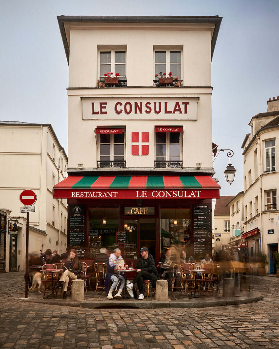 Le Consulat cafe in paris France