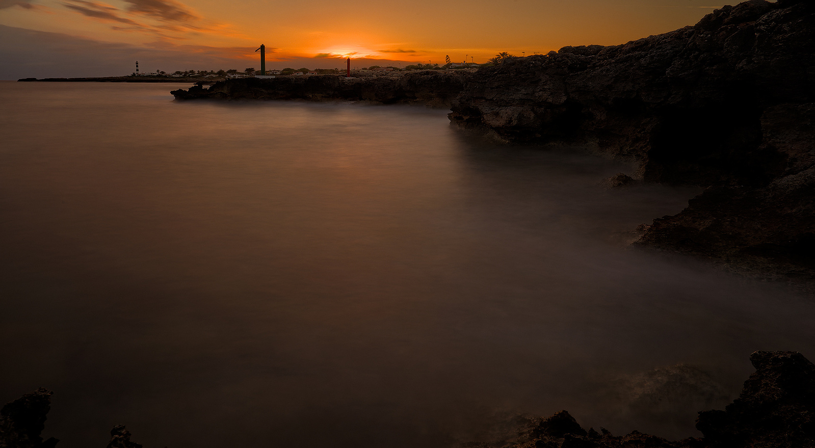 Southern Spain. Menorca, Espanja. Sunset on the bay. Maisemakuva. Siiligraphy photo.