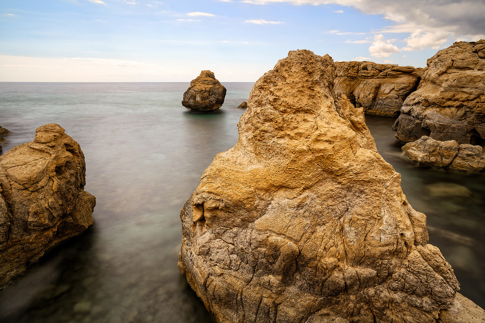Menorca. Spain. Golden rocks. Espanja. Maisemakuva. Siiligraphy photo.