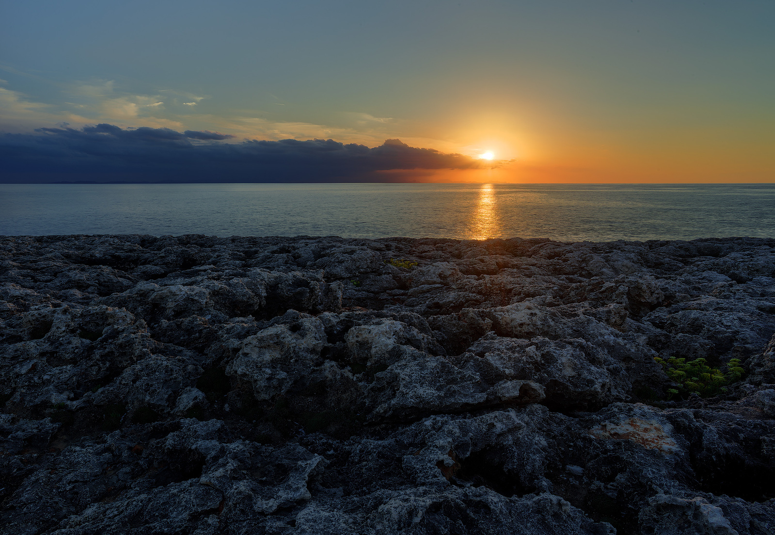 Southern Spain. Menorca, Espanja. Sunset. Maisemakuva. Siiligraphy photo.