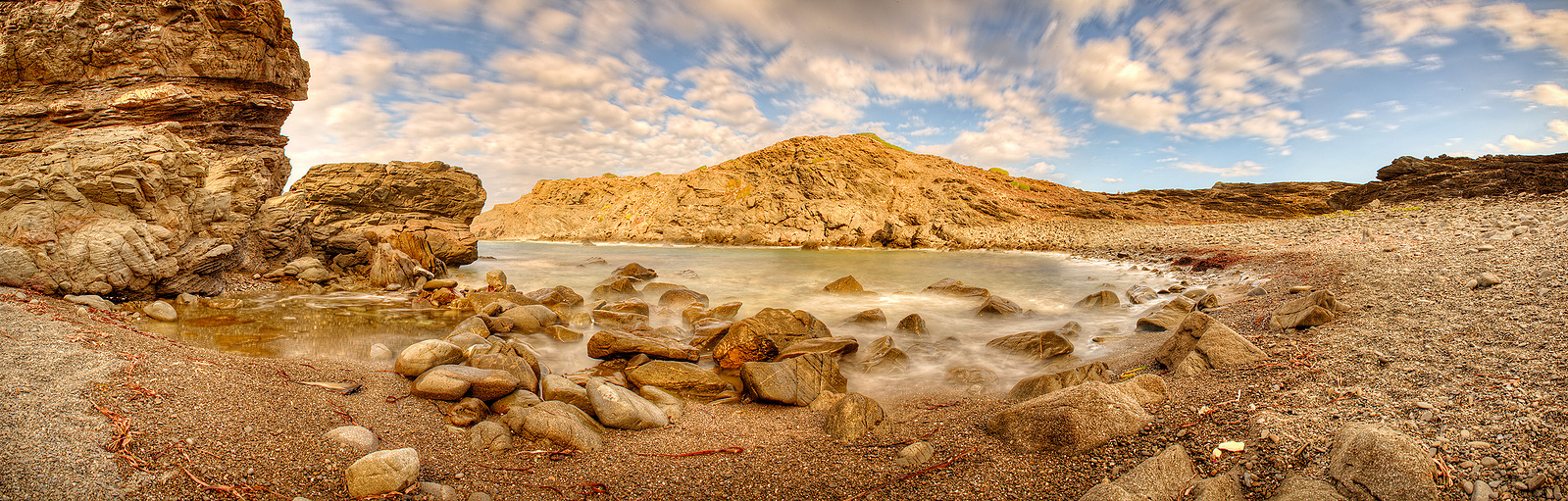 Menorca. Spain. Golden rocks. Cove. Espanja. Maisemakuva. Siiligraphy photo.