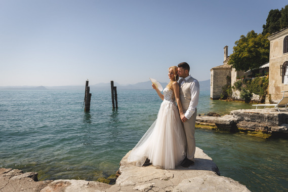 From hidden gems to iconic locations: Authentic wedding photos at Lake Garda by Thilo Weimar.
