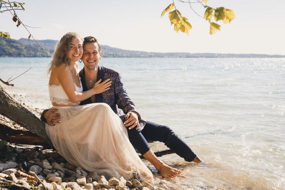 Natural and emotional wedding photos at Lake Garda – timeless memories created by a local expert.