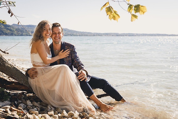 Natural and emotional wedding photos at Lake Garda – timeless memories created by a local expert.