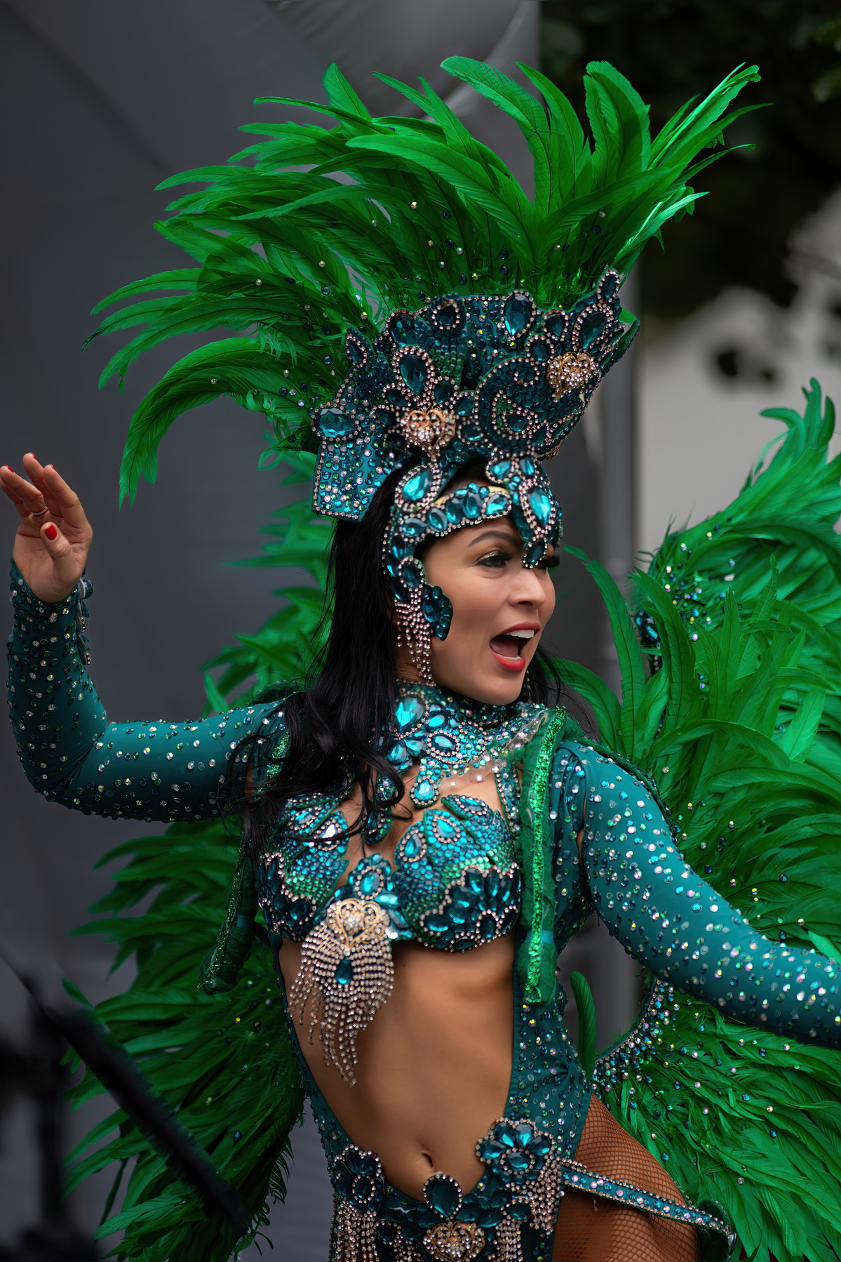 Samba Dancer performing with Unidos de Aotearoa in Cuba Street in Wellington New Zealand during the 2024 Cuba Street carnival. shot by Nigel Sloley Photography. Canon 1DX mkii 200mm f1.8