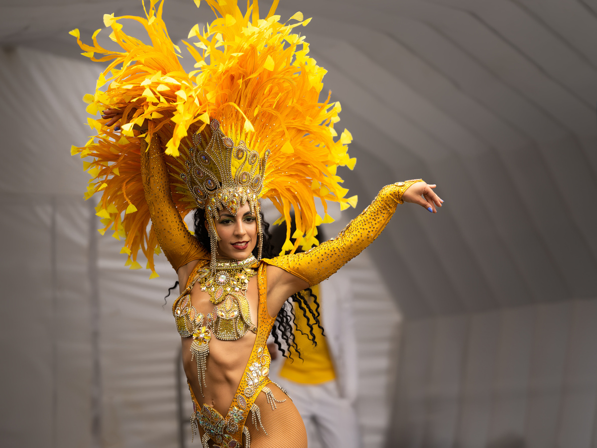 Samba Dancer with Unidos de Aotearoa in Cuba Street in Wellington New Zealand during the 2024 Cuba Street carnival. shot by Nigel Sloley Photography. Fuji GFX100s GF 110mm