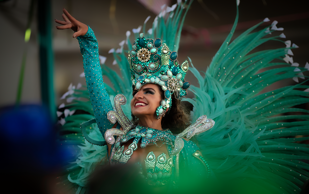 Unidos De Aotearoa Samba dancer in full costume at Wellington Cuba Dupa. Shot by Nigel Sloley photography in Wellington, New Zealand