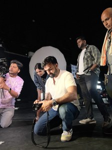 behind the scenes with best advertising photographer during a photoshoot for a clothing brand in pune