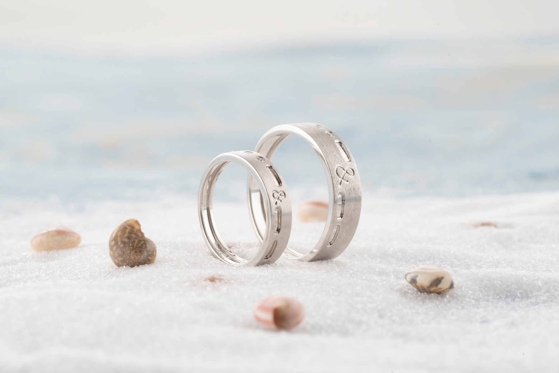 a story based concept photoshoot of platinum rings with beach theme romantic series photoshoot by top advertising photographer ashish gurbani based in mumbai india