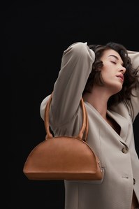 a tan brown bag hanging on the shoulder of a model for a brand campaign photoshoot by leading campaign photographer based in Pune India