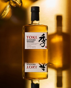 a golden mirror concept photography lifestyle in mumbai for Japanese whiskey brand
