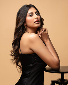 the gorgeous shweta avasthi weating a black dress posing for a portrait shoot with leading fashion photographer in pune
