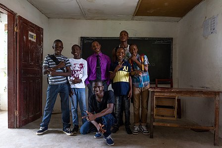 Group shots of students and their professors inside a class shot by Ashish Gurbani, best photographer in Mumbai India.