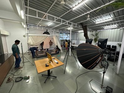 A behind-the-scenes look at photography and lifestyle in Mumbai, India, memorializes the exquisite artworks of diverse and talented artists hailing from every corner of our beloved nation.