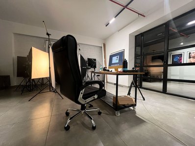 A photoshoot behind the scene moment today by leading ecommerce product photograpy in india for a tshirt clothing brand
