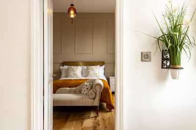 detail-shot-modern-bedroom-photography
