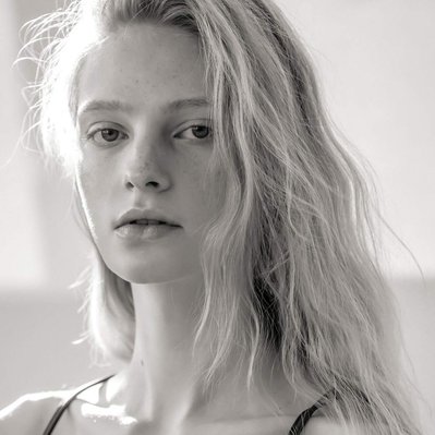 Hayley Davis-Model with Foreman Management.