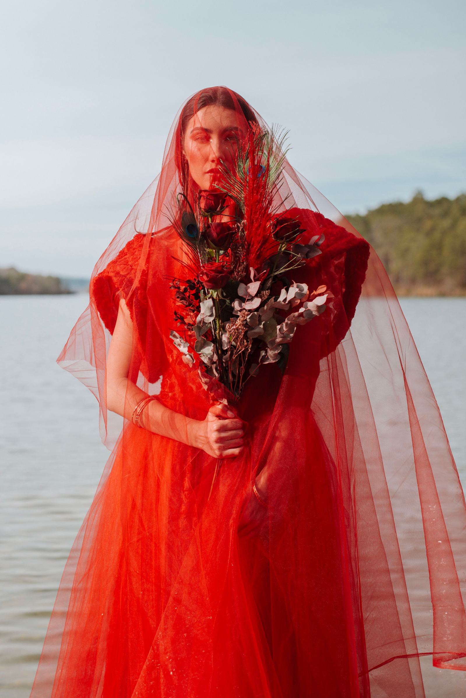 Rouge

Shooting photo inspiration mis en oeuvre par les créatrices Toulousaine 
direction artistique et make up artist : Estelle Rodriguez
Modèle : Maï Weiss
Stylisme : Lanovacréa
Créations florales : Devarosalova
Photographe : Emeline Tardy Photographie
