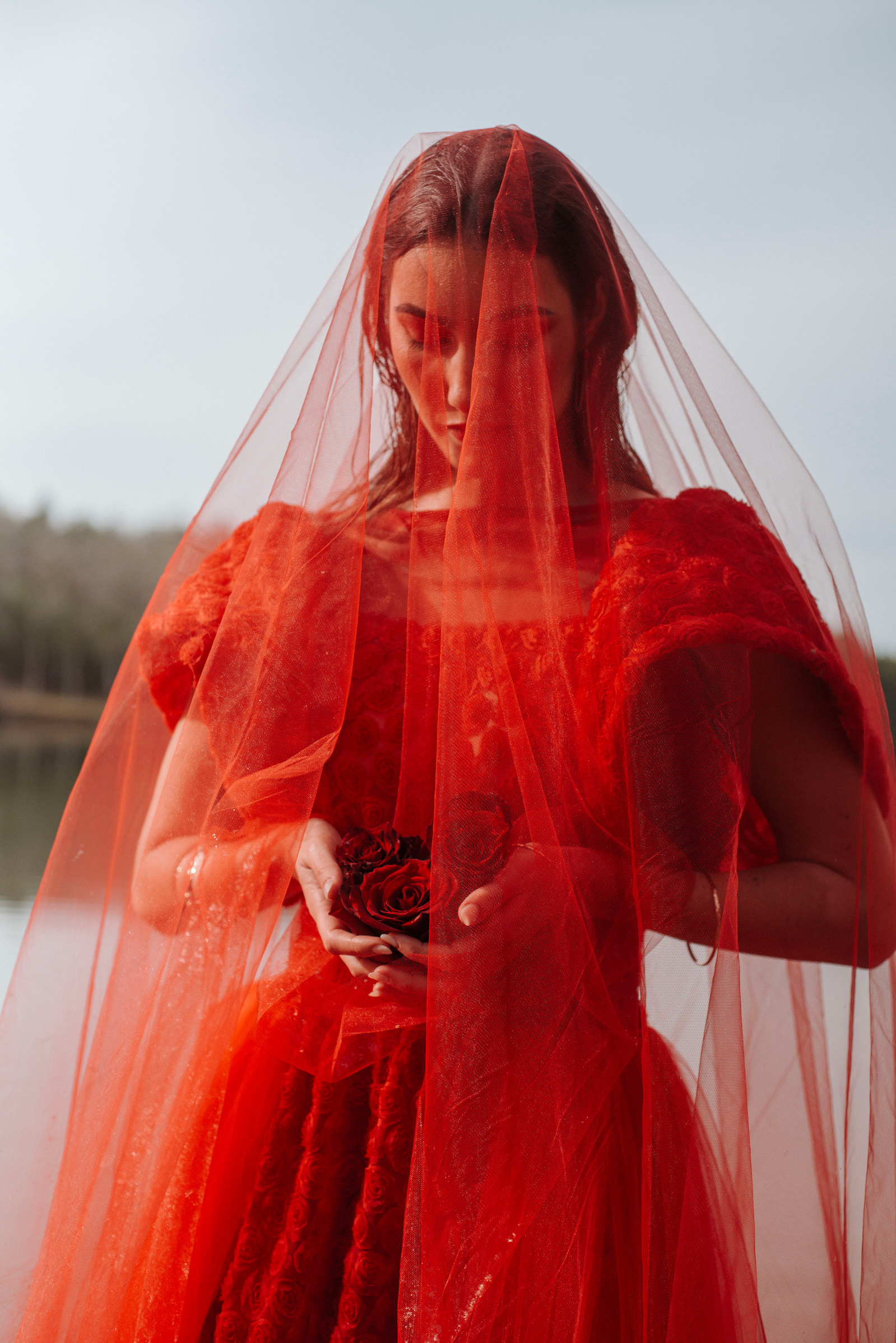 Rouge

Shooting photo inspiration mis en oeuvre par les créatrices Toulousaine 
direction artistique et make up artist : Estelle Rodriguez
Modèle : Maï Weiss
Stylisme : Lanovacréa
Créations florales : Devarosalova
Photographe : Emeline Tardy Photographie
