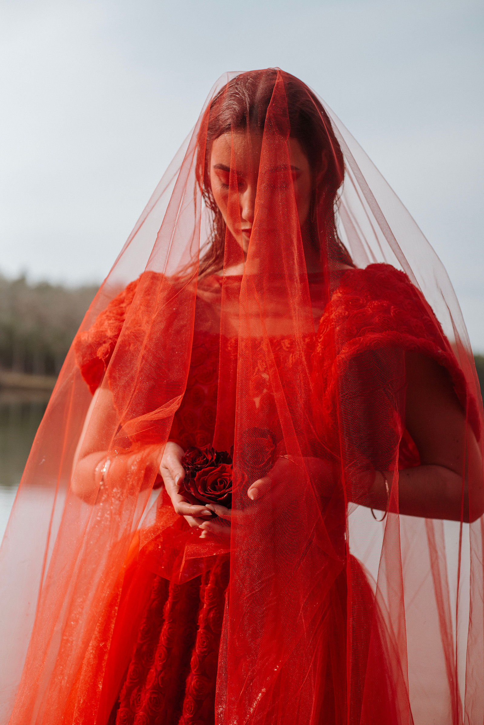 Rouge

Shooting photo inspiration mis en oeuvre par les créatrices Toulousaine 
direction artistique et make up artist : Estelle Rodriguez
Modèle : Maï Weiss
Stylisme : Lanovacréa
Créations florales : Devarosalova
Photographe : Emeline Tardy Photographie
