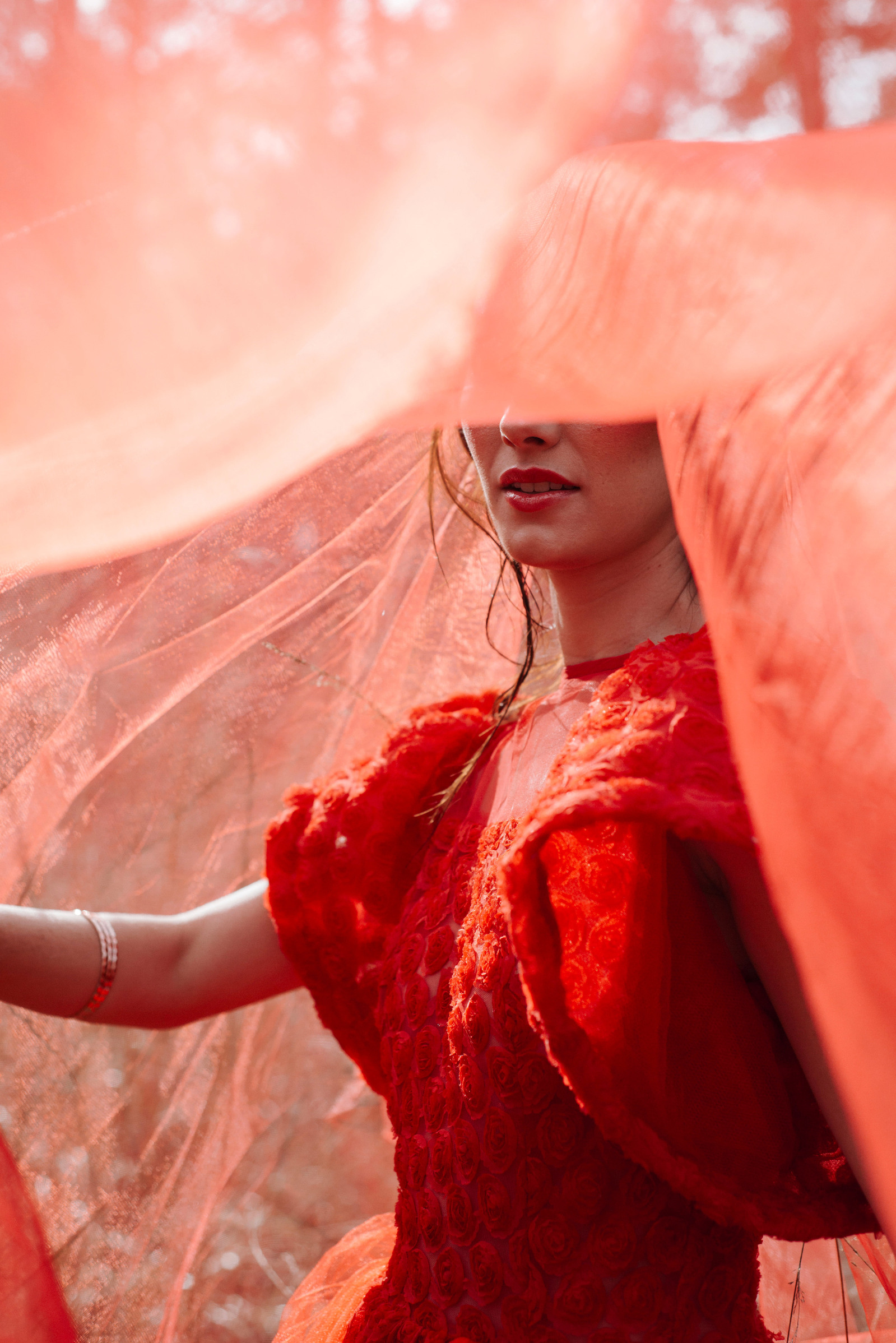 Rouge

Shooting photo inspiration mis en oeuvre par les créatrices Toulousaine 
direction artistique et make up artist : Estelle Rodriguez
Modèle : Maï Weiss
Stylisme : Lanovacréa
Créations florales : Devarosalova
Photographe : Emeline Tardy Photographie
