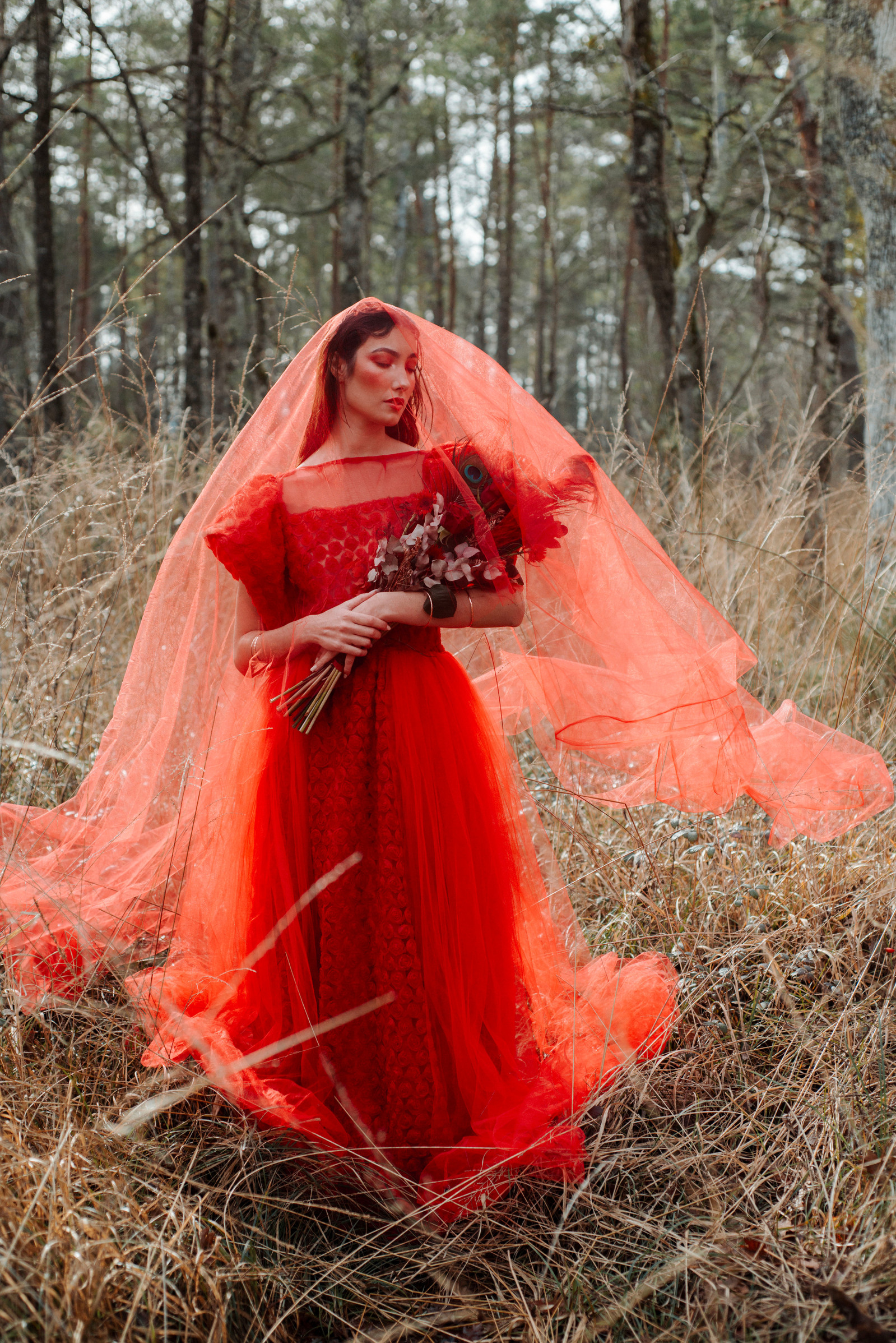 Rouge

Shooting photo inspiration mis en oeuvre par les créatrices Toulousaine 
direction artistique et make up artist : Estelle Rodriguez
Modèle : Maï Weiss
Stylisme : Lanovacréa
Créations florales : Devarosalova
Photographe : Emeline Tardy Photographie
