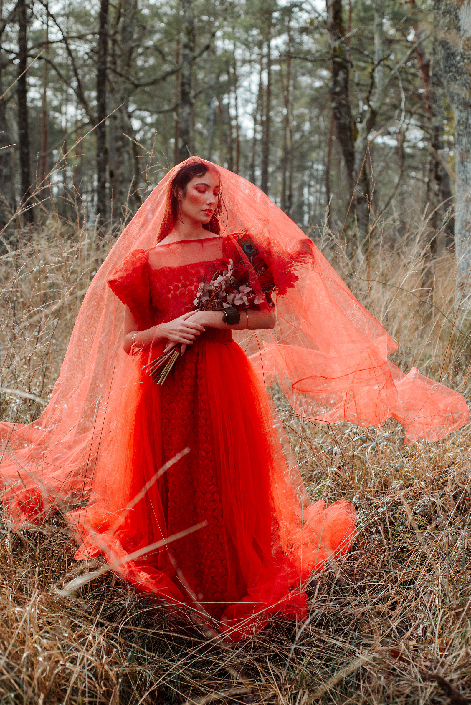 Rouge

Shooting photo inspiration mis en oeuvre par les créatrices Toulousaine 
direction artistique et make up artist : Estelle Rodriguez
Modèle : Maï Weiss
Stylisme : Lanovacréa
Créations florales : Devarosalova
Photographe : Emeline Tardy Photographie
