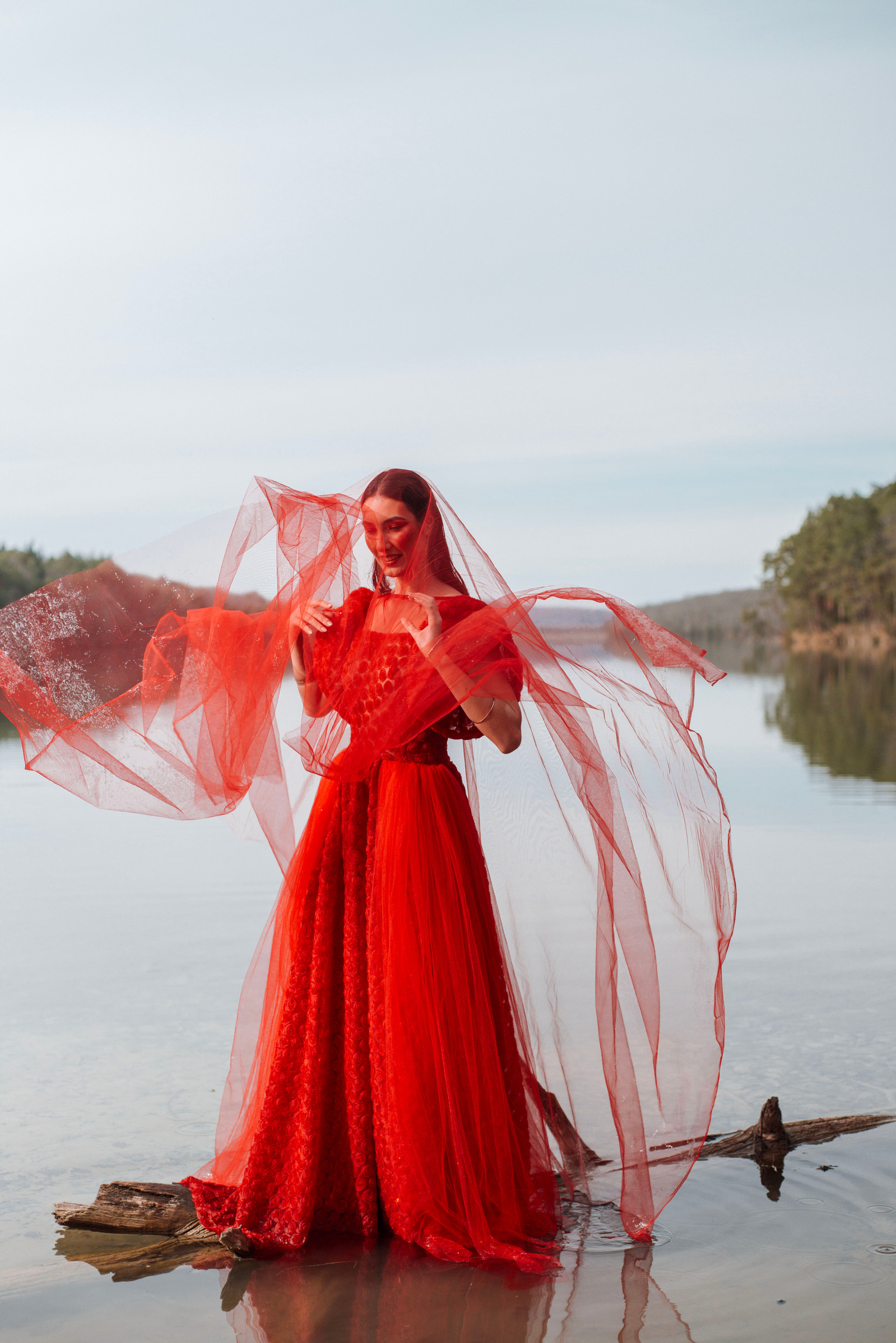 Rouge

Shooting photo inspiration mis en oeuvre par les créatrices Toulousaine 
direction artistique et make up artist : Estelle Rodriguez
Modèle : Maï Weiss
Stylisme : Lanovacréa
Créations florales : Devarosalova
Photographe : Emeline Tardy Photographie
