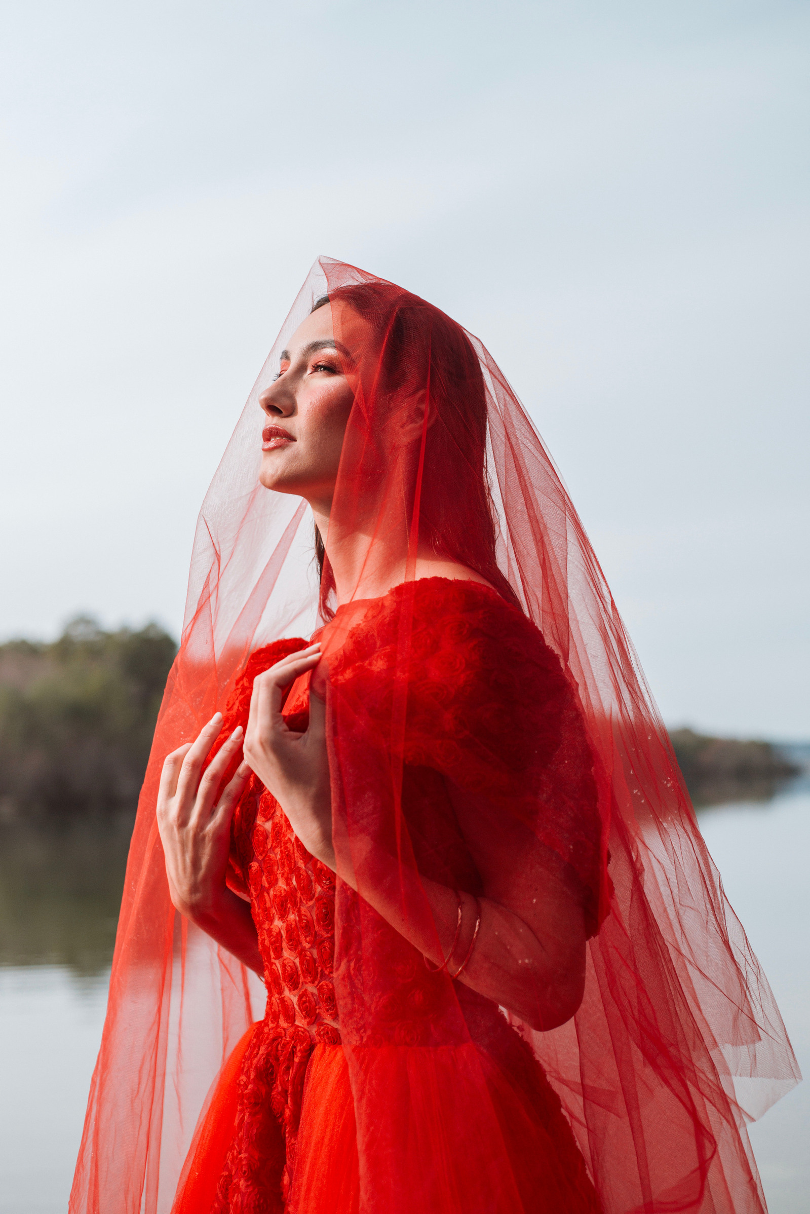 Rouge

Shooting photo inspiration mis en oeuvre par les créatrices Toulousaine 
direction artistique et make up artist : Estelle Rodriguez
Modèle : Maï Weiss
Stylisme : Lanovacréa
Créations florales : Devarosalova
Photographe : Emeline Tardy Photographie
