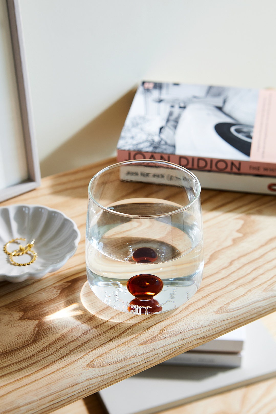 Lifestyle product photography for interiors retailer Roullier White in collaboration with interior design studio Daint. Shot by London based food and tableware photographer Lol Johnson. Styled by Angela Rush.