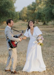 Groom playng guitar with his bride after the symbolic ceremony at masseria Angiulli Piccolo