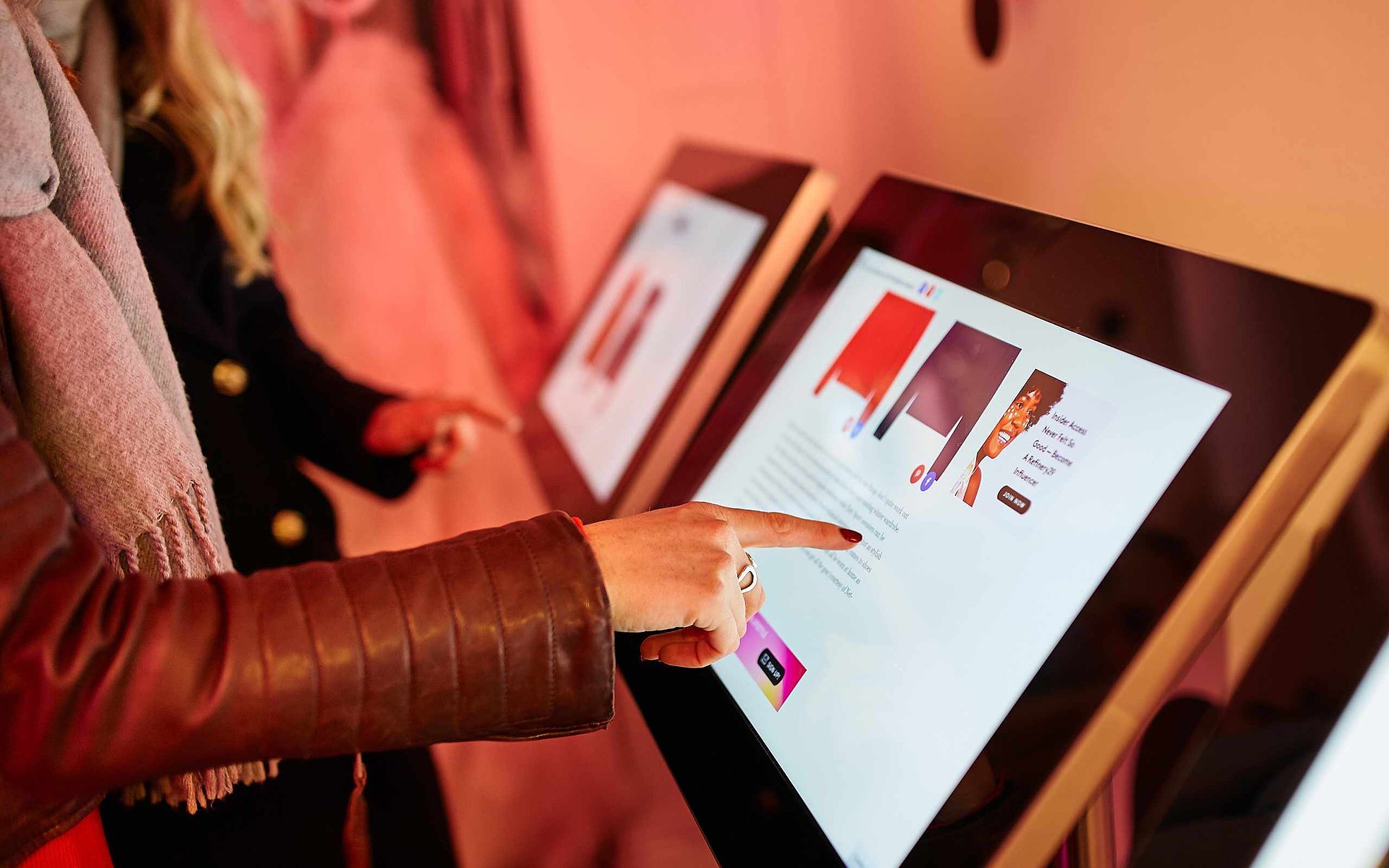Refinery29 Christmas shopping brand engagement popup