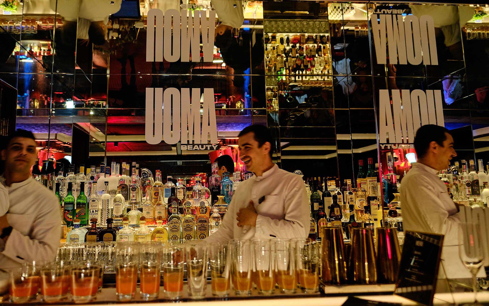 Freeflowing bespoke cocktails for UK launch of UOMA Beauty