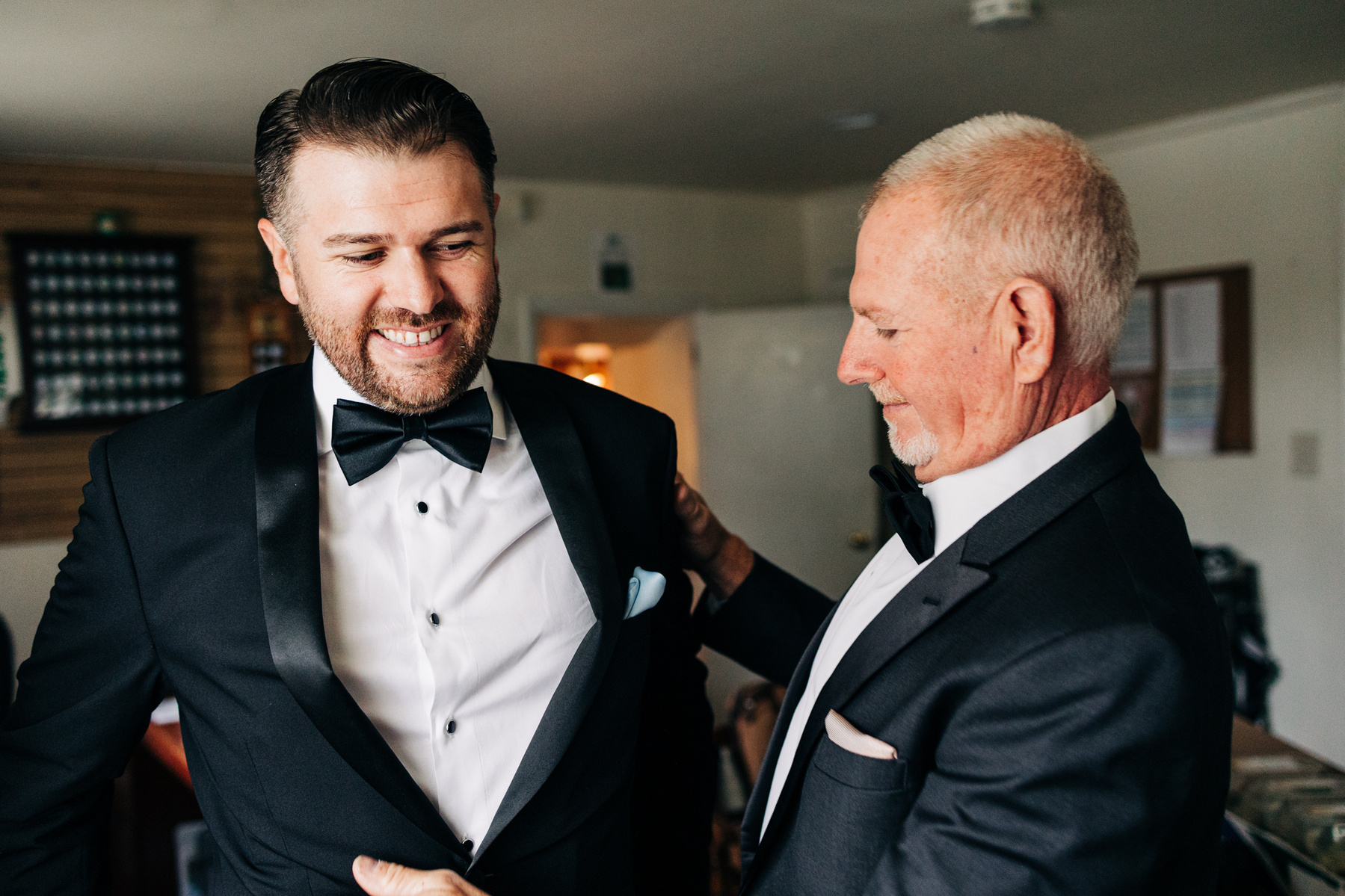 groom getting ready with dad at glenhardie country club wedding
