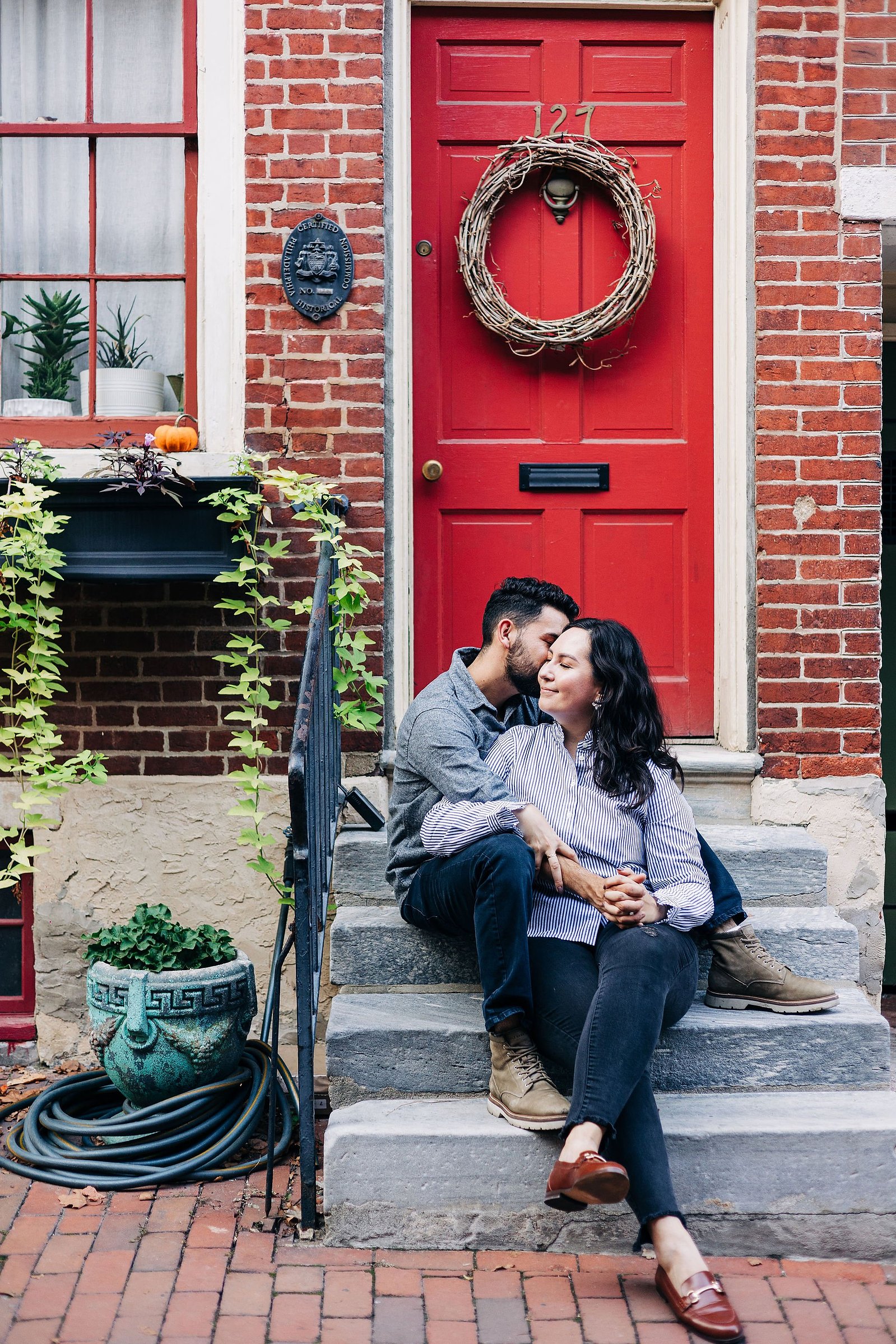 Philadelphia engagement photos at Elfreth's Alley