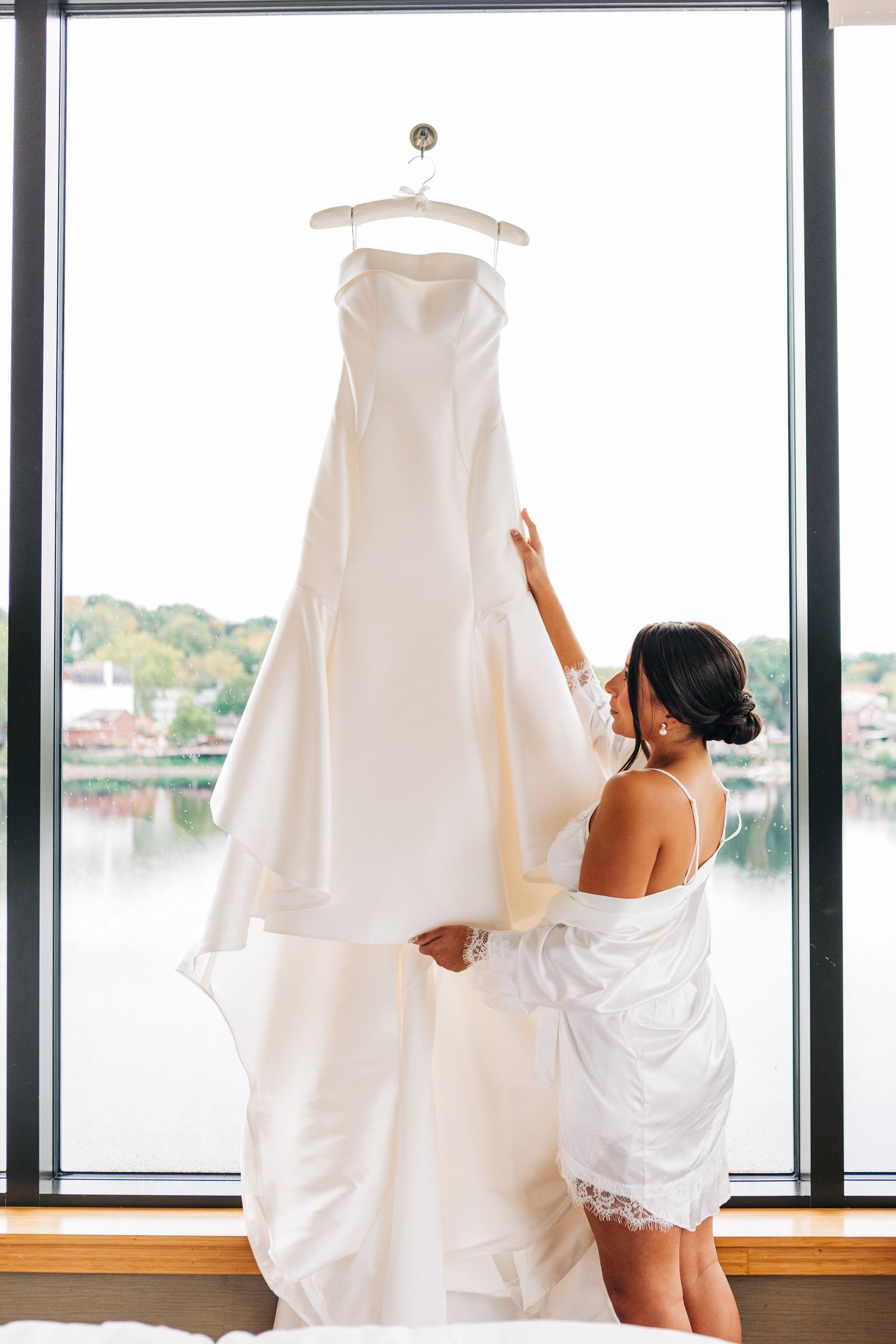 wedding dress getting ready lambertville inn new jersey wedding photography