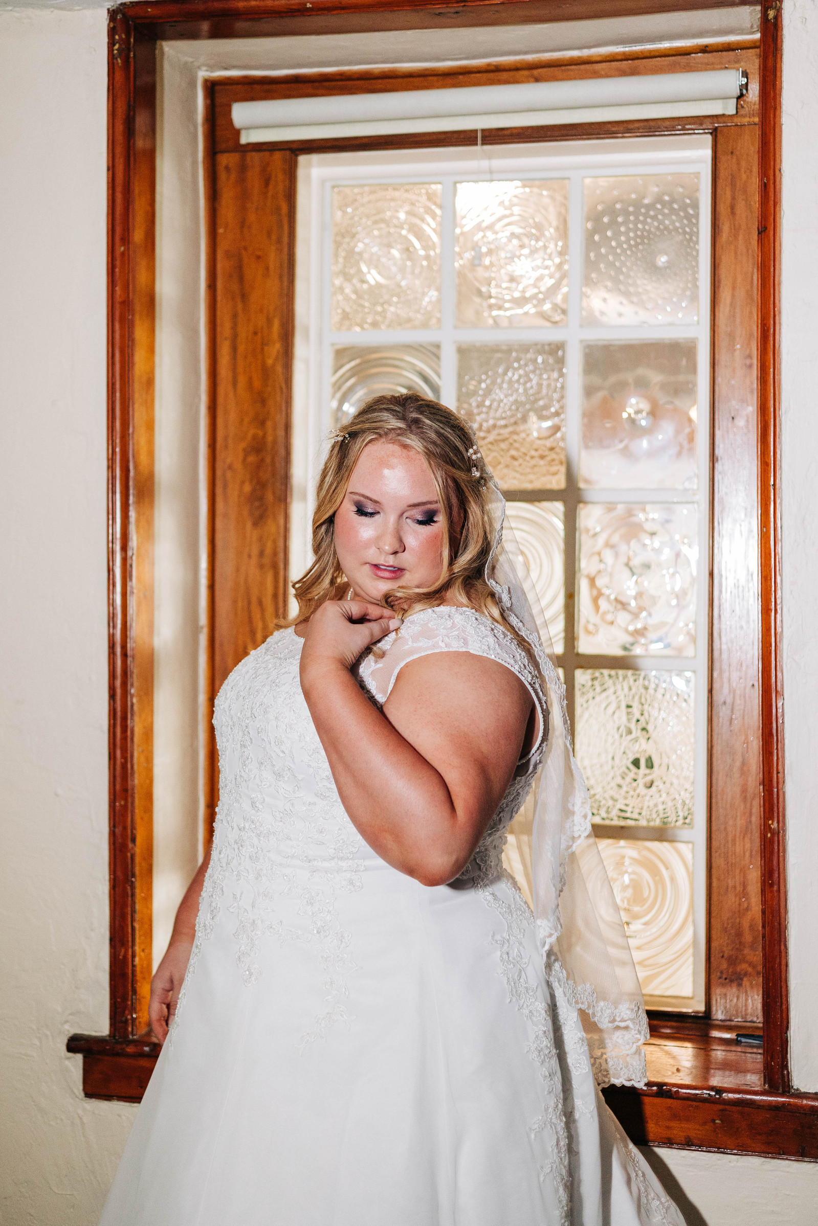 portrait of bride getting ready on her wedding day 